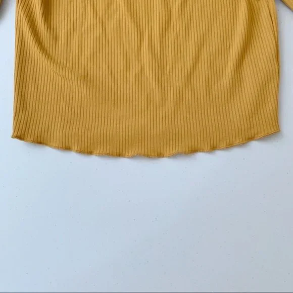 ME TO WE Off Shoulder Crop Top - Picture 5 of 8